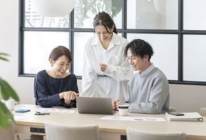 【情報専攻】 経営マネジメント学科 1年次入学