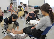 [埼玉県]高齢者向けリンパドレナージュを学ぶ　シニアセラピー講座大宮校の講座イメージ