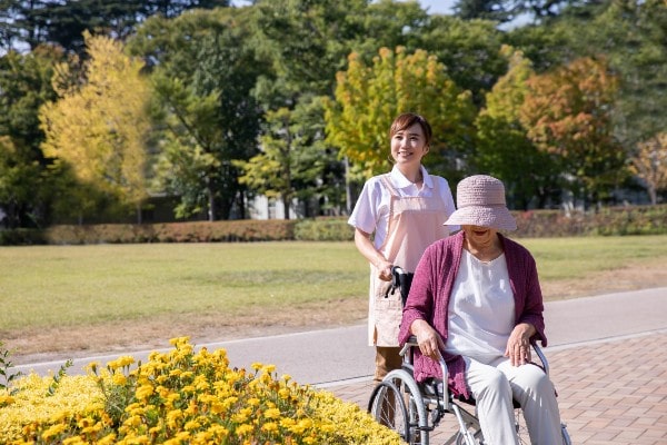 介護福祉士実務者研修修了者の給料・手当・年収などについて紹介します！のイメージ