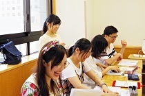 日本語学校の授業を見学されて皆さん驚かれます。「レベルが高い」「授業が楽しい！」