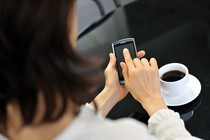 カフェでの待ち時間など、スキマ時間を使って学習もできる画期的なシステム！