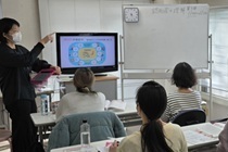 視覚を意識した講義を行います