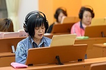 学びたい時が学び時を応援！10代から50代までのワイドな年齢層が国家資格を目指し在学中！