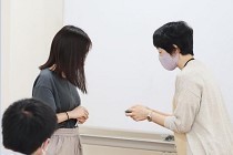 【医療福祉総合学科】資格取得だけでなく、社会で役立つビジネスマナーについても学びます。