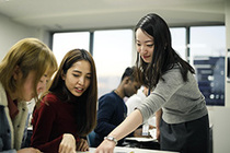 教壇実習はTCJの日本語学校に通っている留学生の前で実際に授業を行っていただきます。