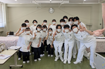 R7入学生達　初めての白衣でワクワクです!!