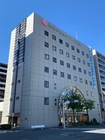 JR桜木町駅から徒歩10分。<br />
横浜市福祉サービス協会本部ビル4階が研修会場となります。