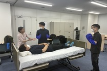 経験豊かな現役介護士が講師。知識を身に付けるだけでなく、実践で活かせるようにしていきます。