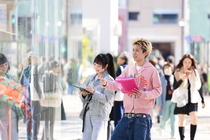 ブランディングでは実際の店舗を研究することもあります。