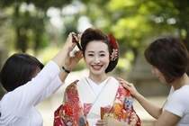 神社挙式のＰＲ広告の一コマ