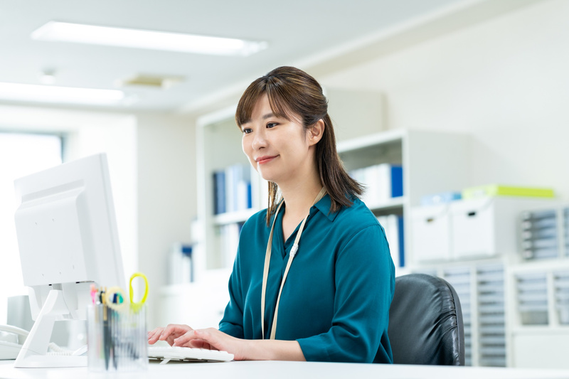 事務職の女性