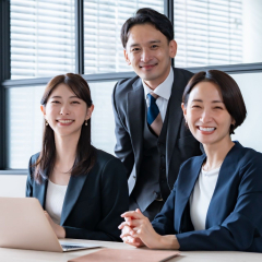 「日本語教師」の資格取得を目指すなら、38年超の実績を有するアークアカデミーで！